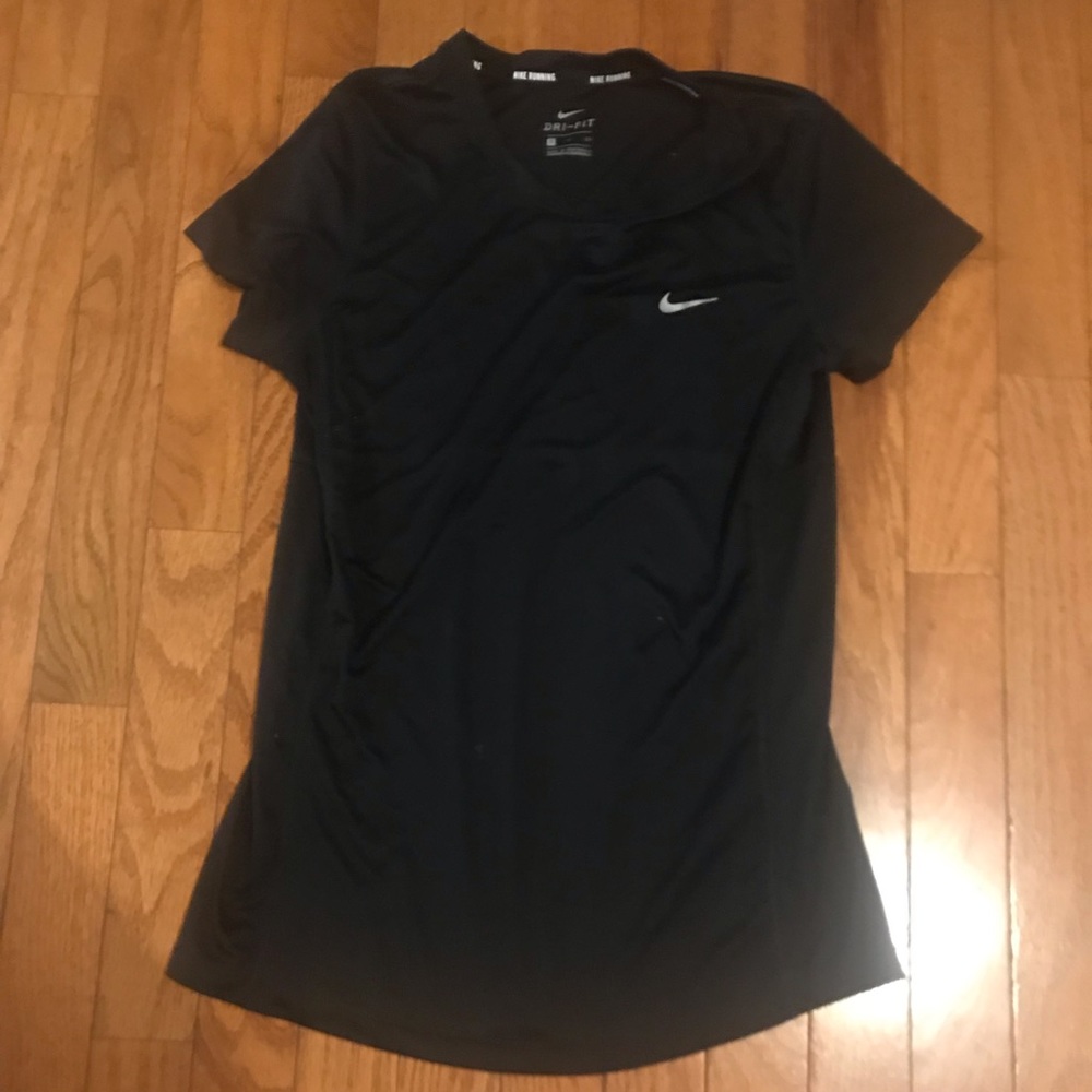 Black nike dry fit t-shirt